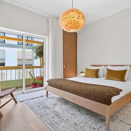 Apartment Modern 2br With Balcony In By Lovelystay