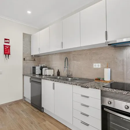 Modern 2br With Balcony In By Lovelystay Apartamento