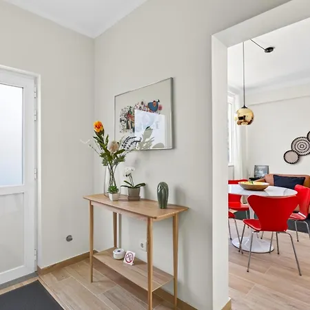 Modern 2br With Balcony In By Lovelystay *