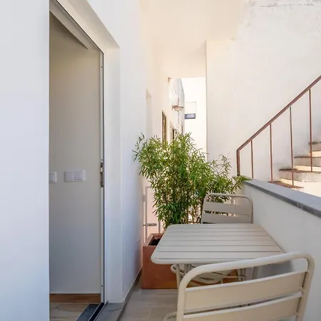 Modern 2br With Balcony In By Lovelystay Apartamento
