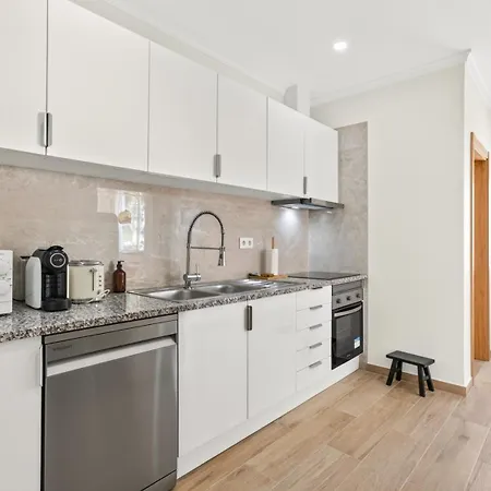 Apartment Modern 2br With Balcony In By Lovelystay *