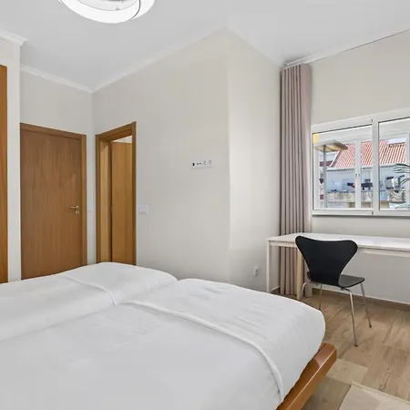 Apartamento Modern 2br With Balcony In By Lovelystay